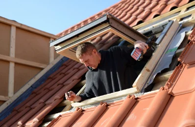 Pose de fenêtres de toit Velux à Pollieu